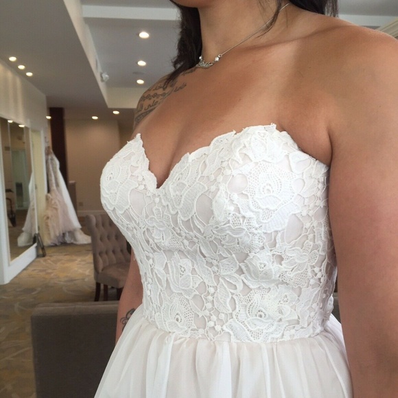 ***STUNNING WEDDING DRESS*** - Picture 5 of 5